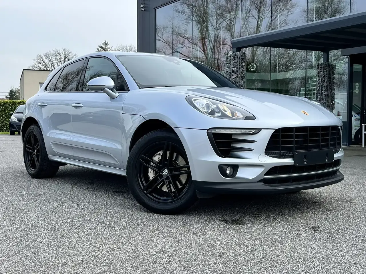 Porsche Macan - 1
