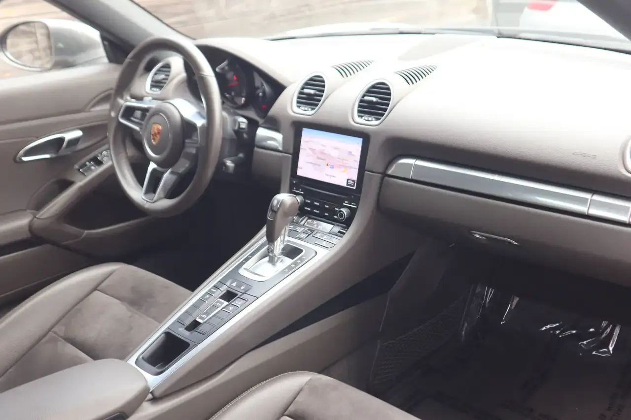 Porsche Boxster - 11